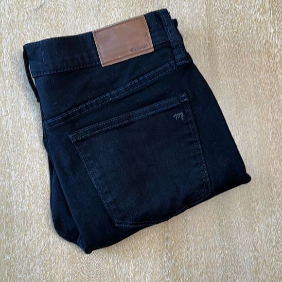 Madewell 9" Mid-Rise Skinny Crop Jeans in ISKO Stay Black™: Raw-Hem Edition - Picture 11 of 11